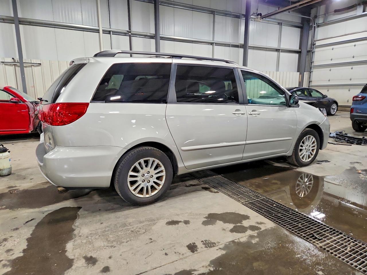 Toyota Sienna Le 7-passenger