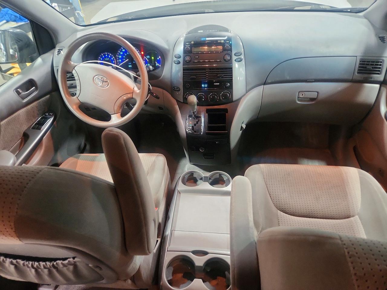 Toyota Sienna Le 7-passenger