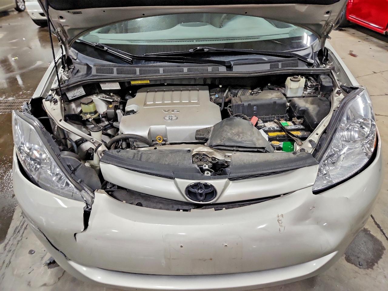 Toyota Sienna Le 7-passenger