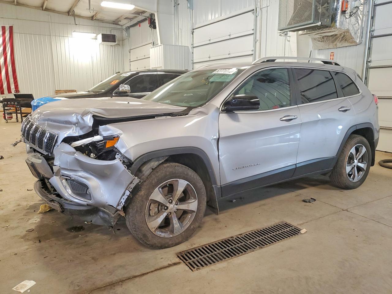 Salvage Jeep Grand Cherokee Image