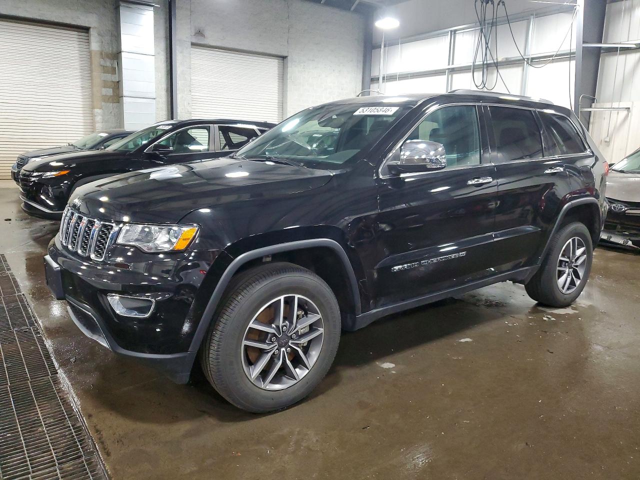 Salvage Jeep Cherokee Image