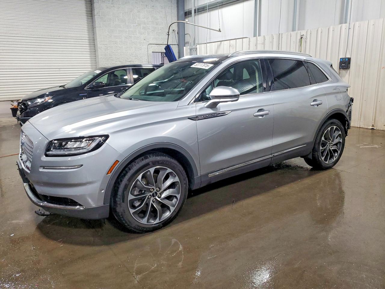 Salvage Lincoln Nautilus Image