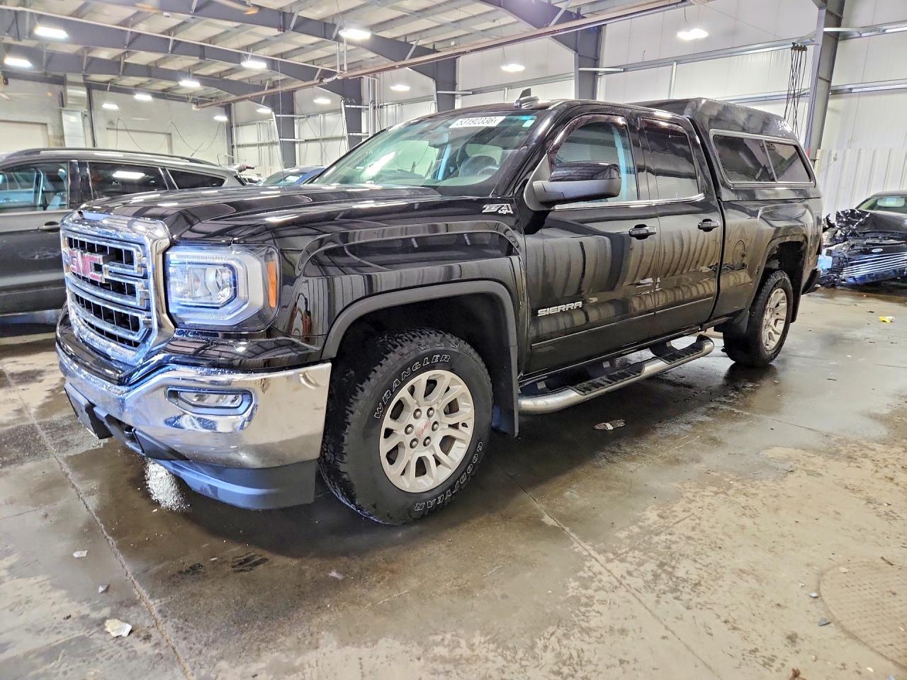 Salvage GMC Sierra Image