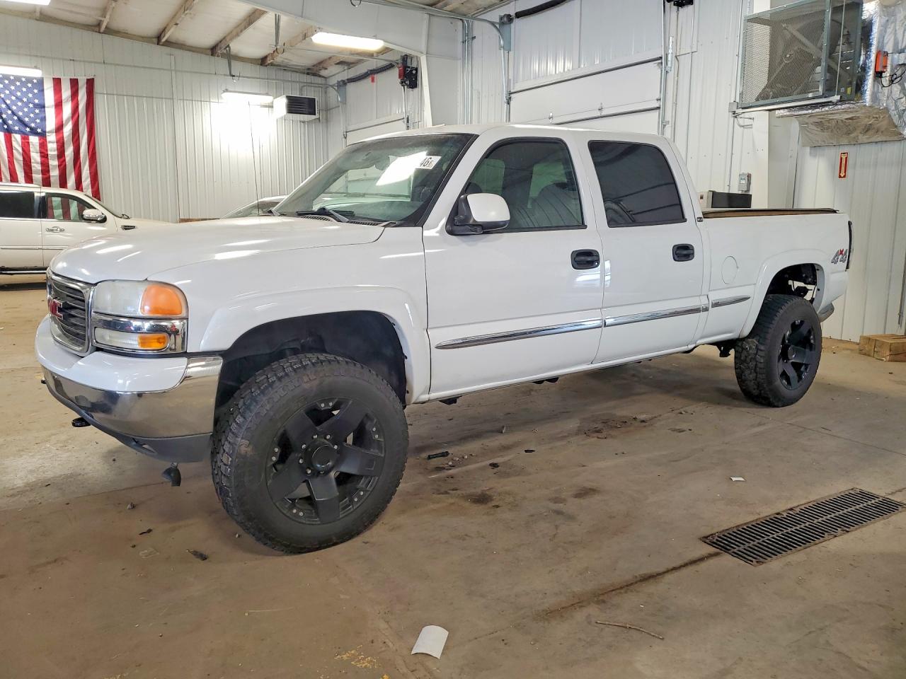 Salvage GMC Sierra Image