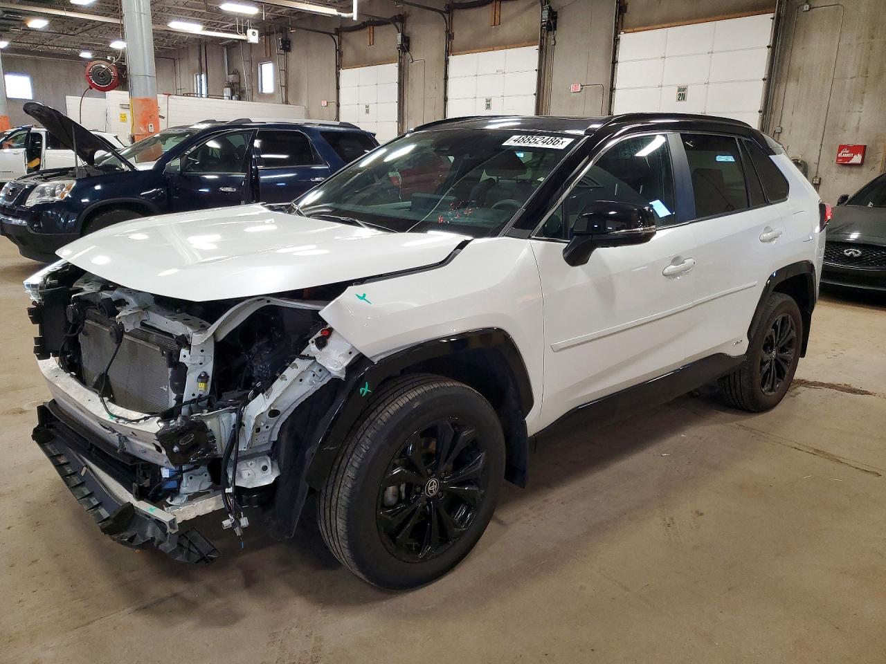 Salvage Toyota RAV4 Image