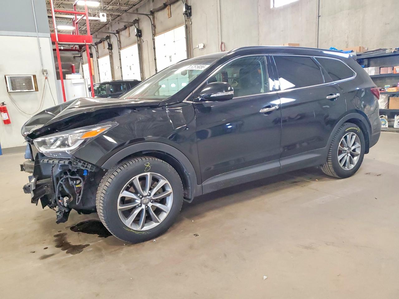 Salvage Hyundai SANTA FE Image