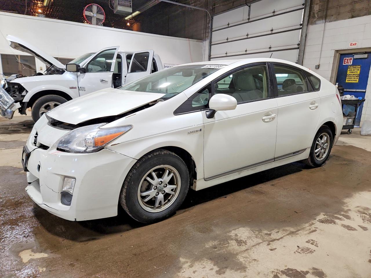 Salvage Toyota Prius Image