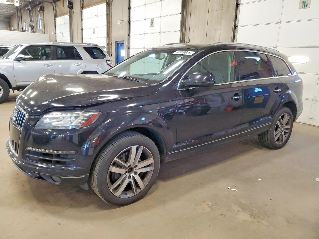 Salvage Audi Q7 Image