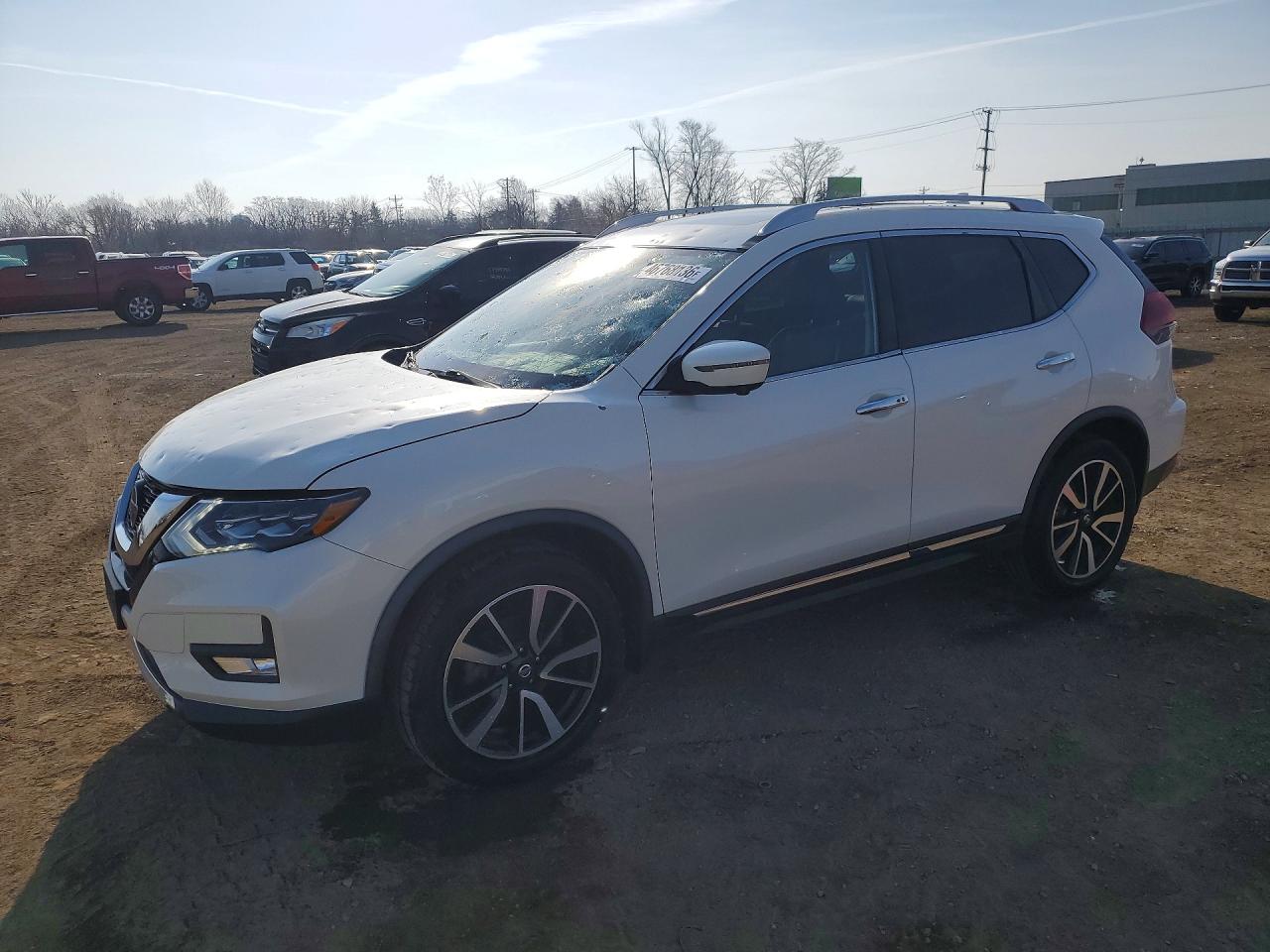 Salvage Nissan Rogue Image