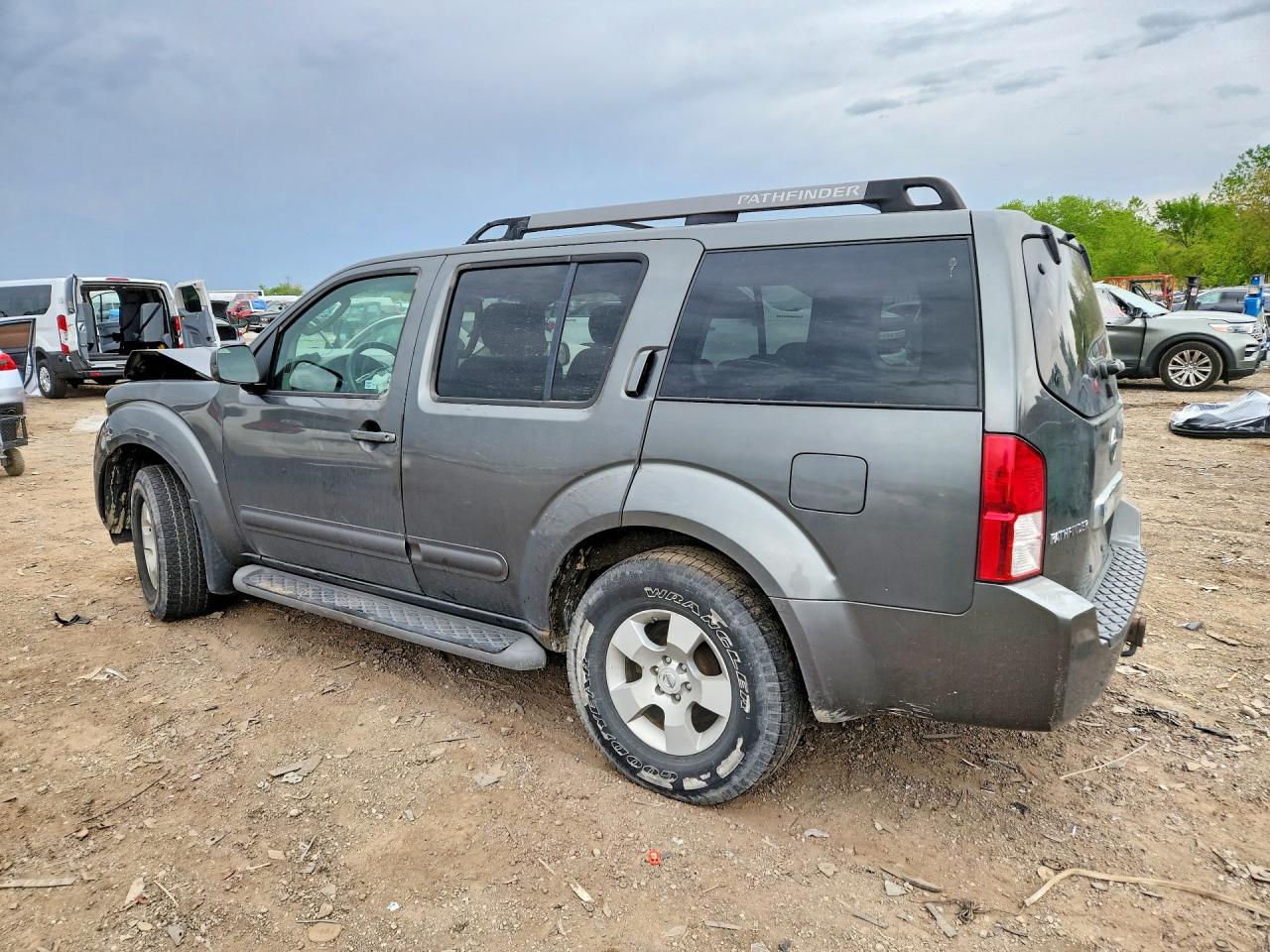 Nissan Pathfinder Xe