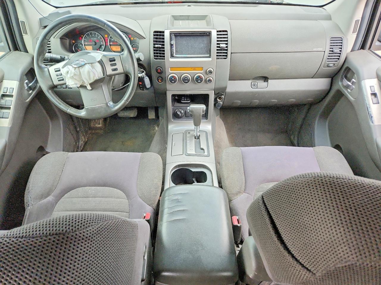 Nissan Pathfinder Xe