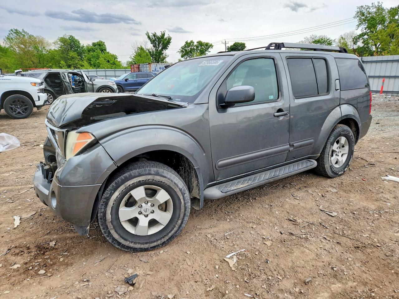 Salvage Nissan Pathfinder Image
