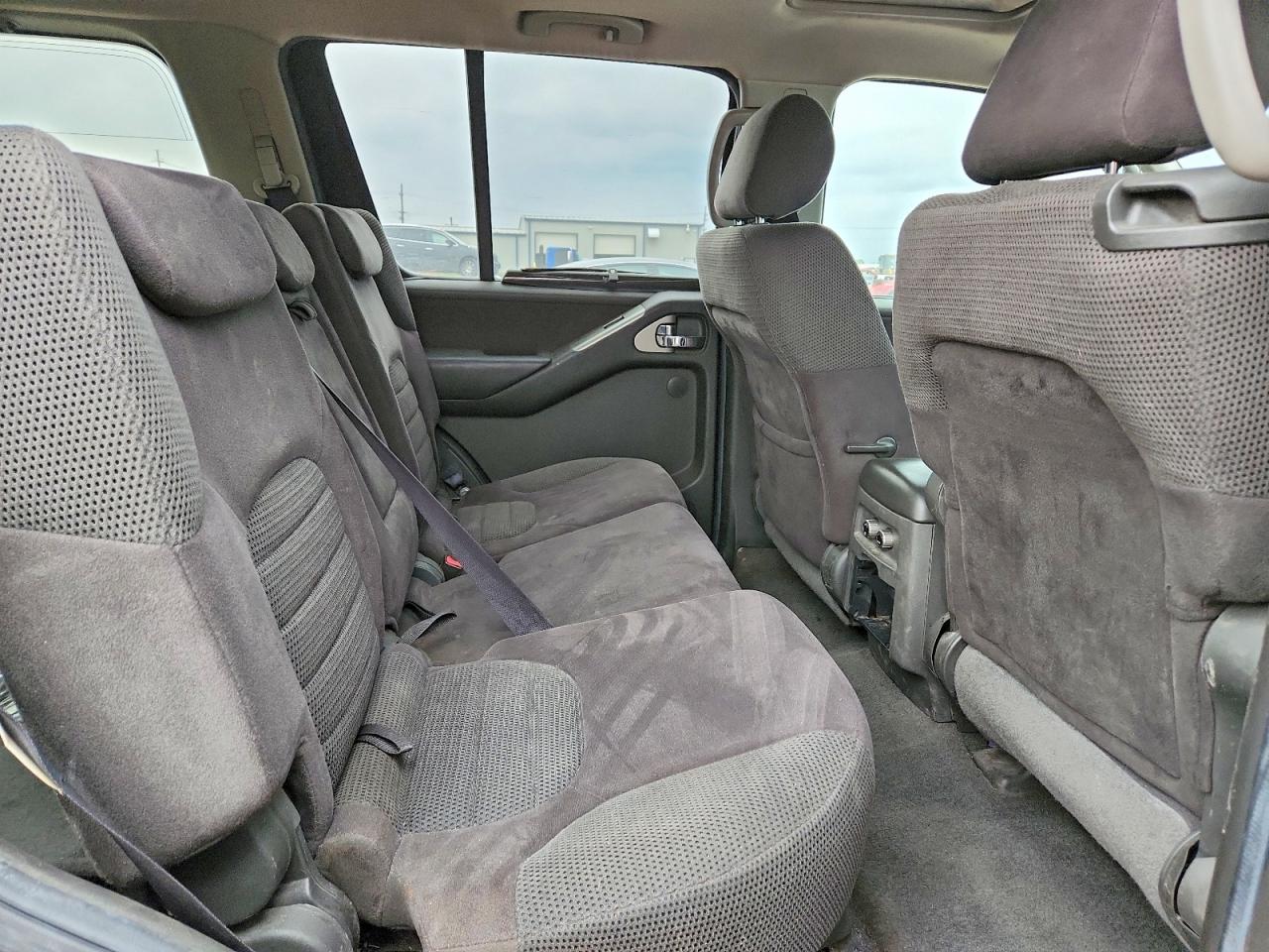Nissan Pathfinder Xe