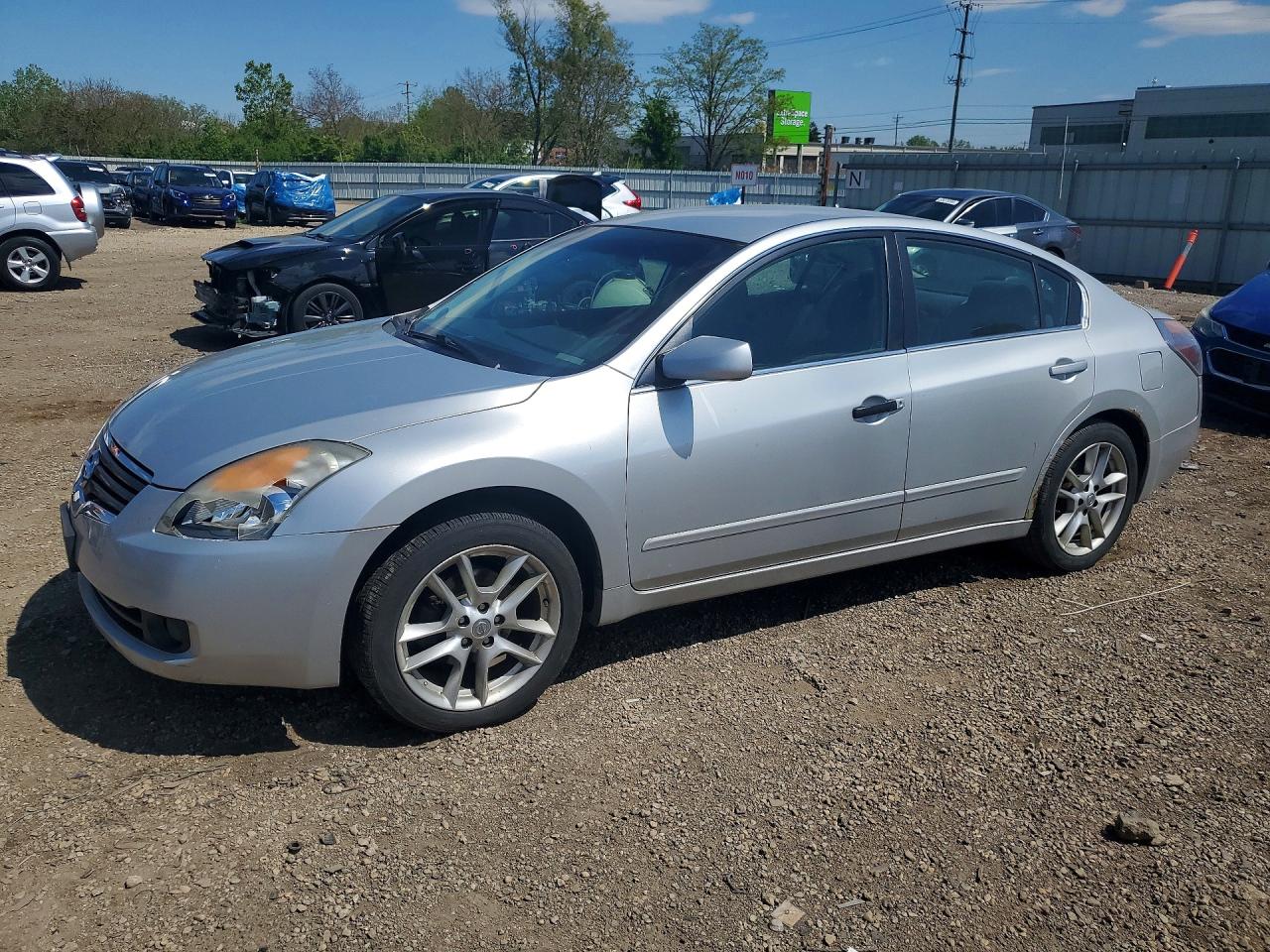 Salvage Nissan Altima Image