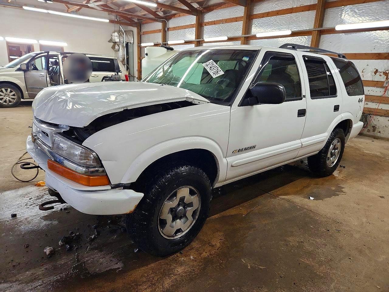Salvage Chevrolet Blazer Image