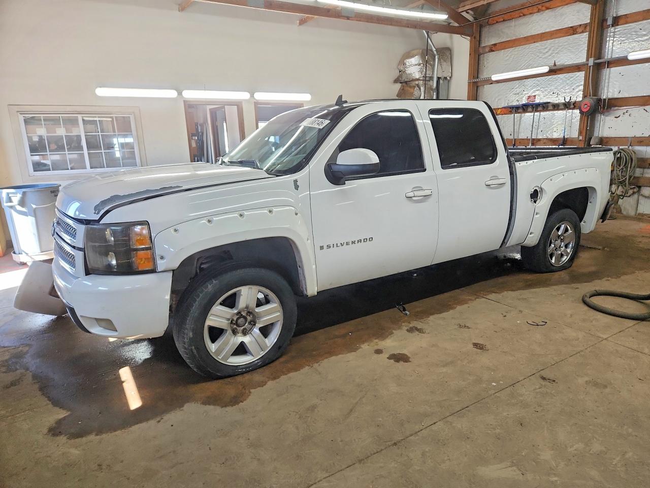 Salvage Chevrolet Silverado Image
