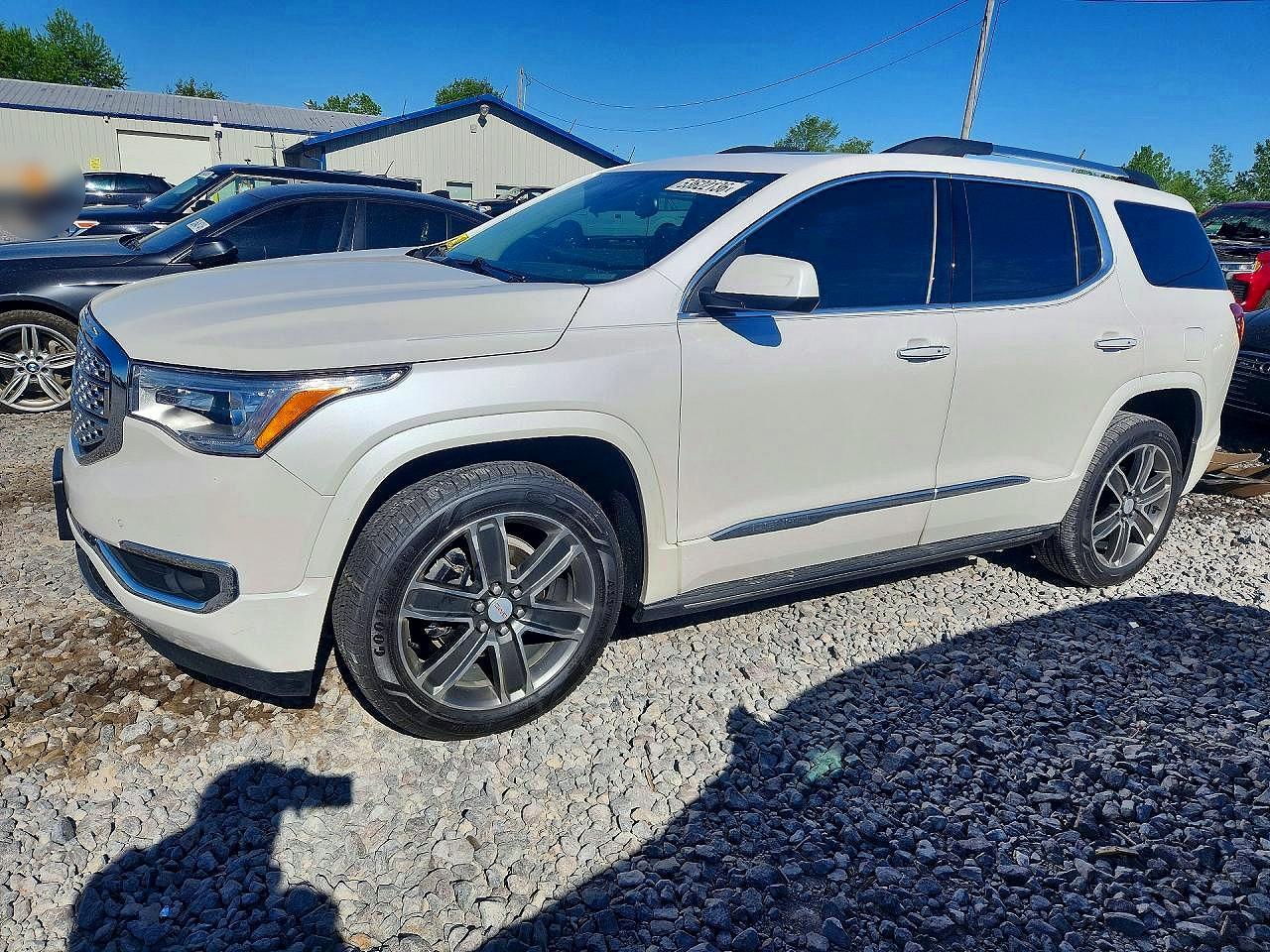 Salvage GMC Acadia Image