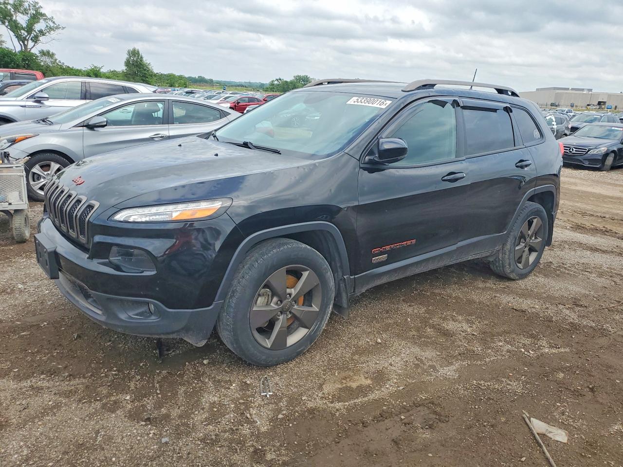 Salvage Jeep Cherokee Image