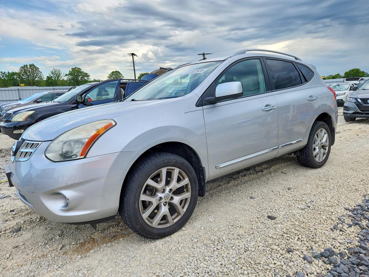 Salvage Nissan Rogue Image