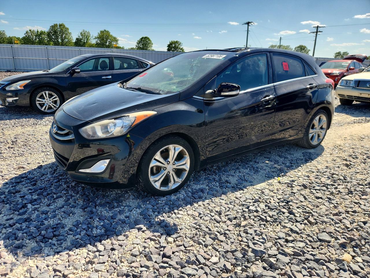 Salvage Hyundai ELANTRA Image