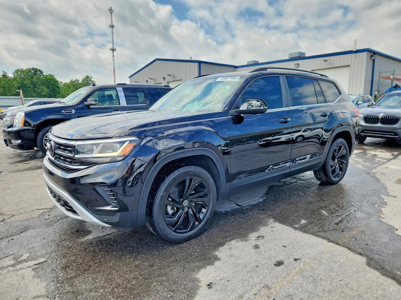 Salvage Volkswagen Atlas Image