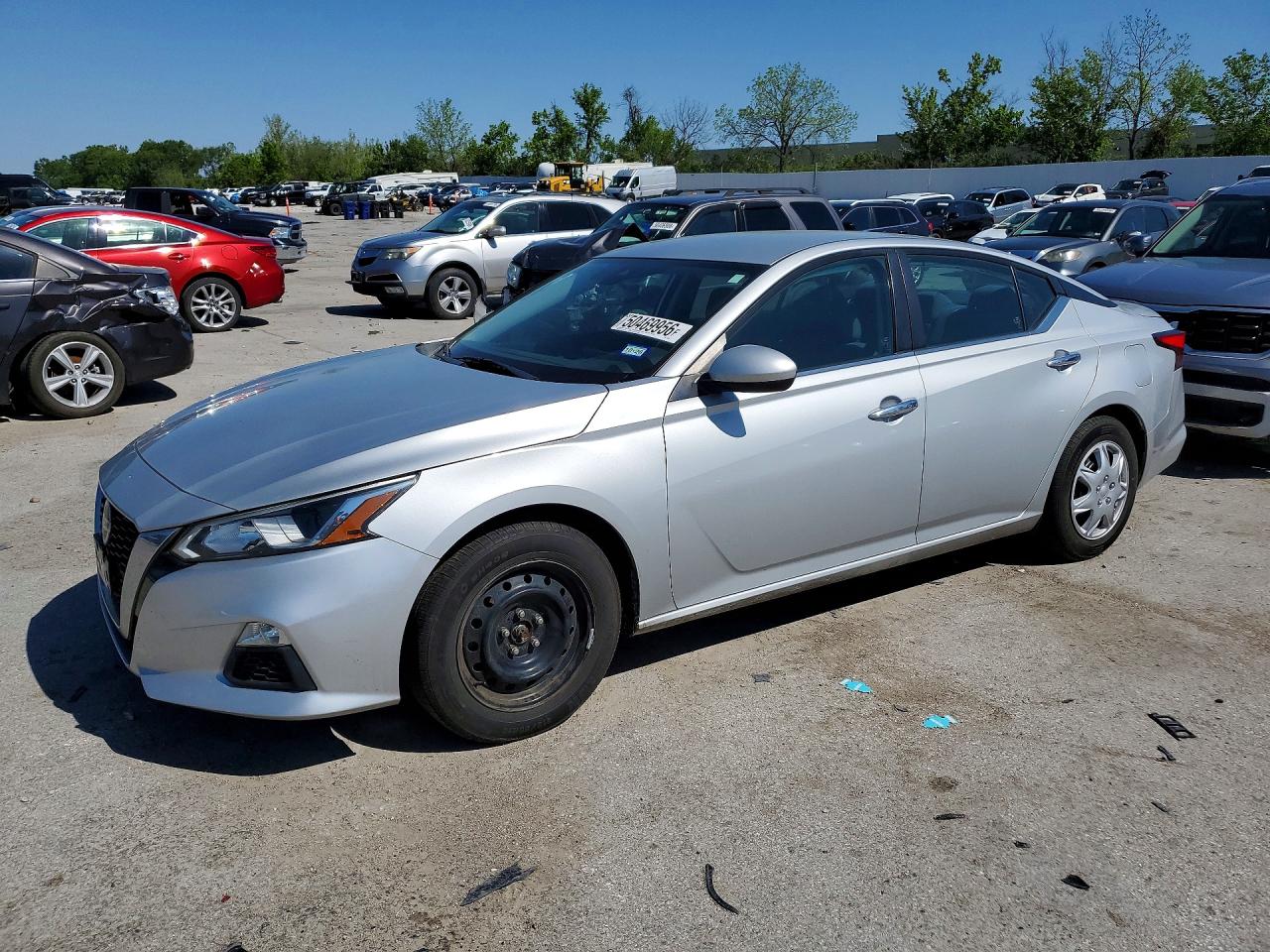 Salvage Nissan Altima Image