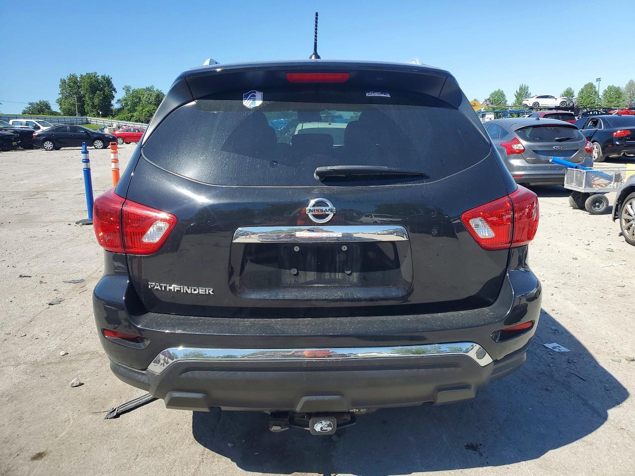 Nissan Pathfinder S