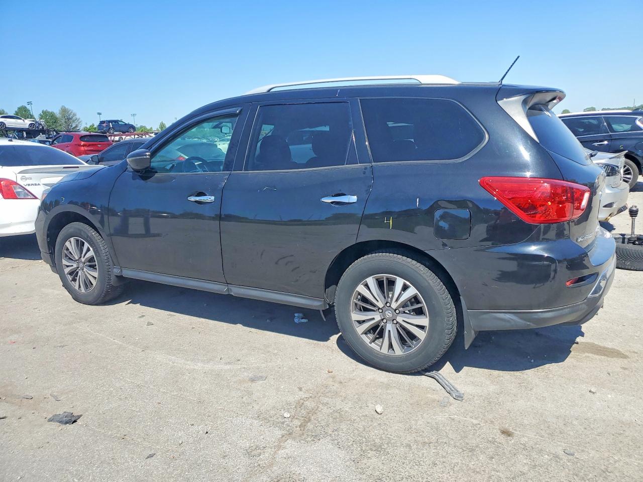 Nissan Pathfinder S