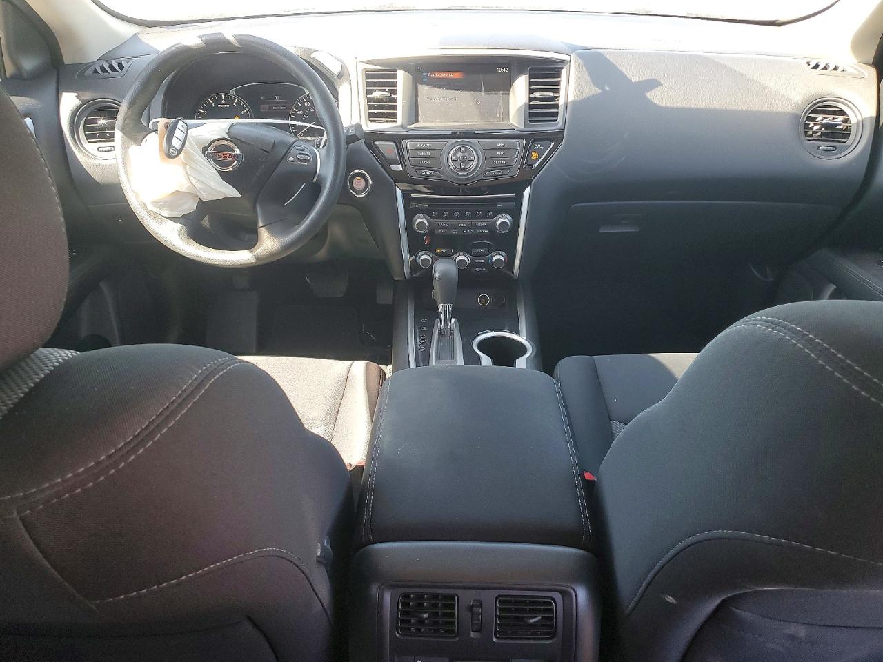 Nissan Pathfinder S