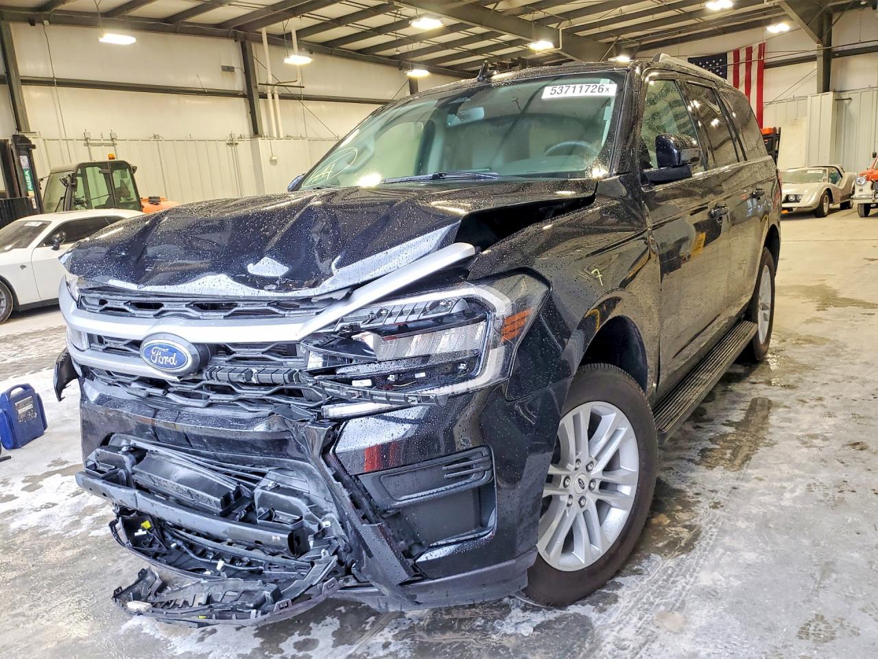 Salvage Ford Expedition Image