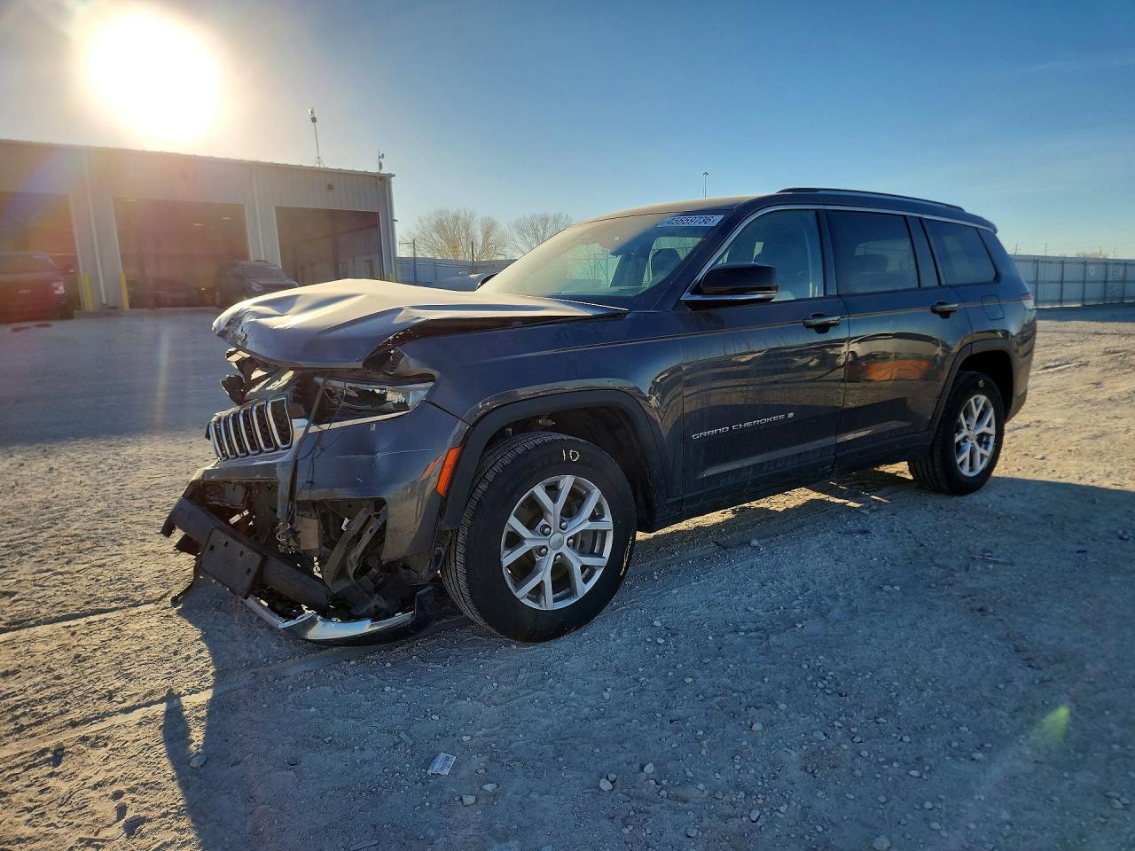 Salvage Jeep Cherokee Image