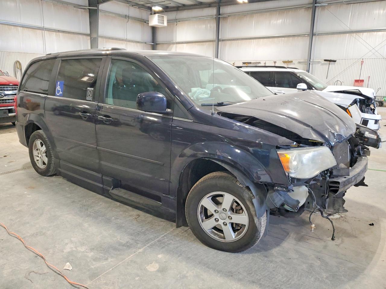 Dodge Caravan Crew