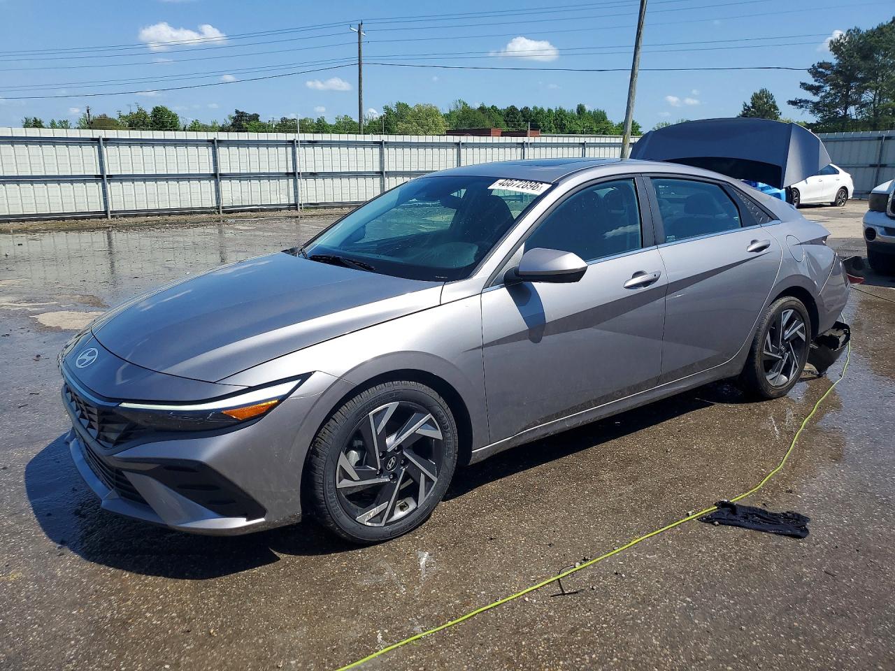Salvage Hyundai ELANTRA Image