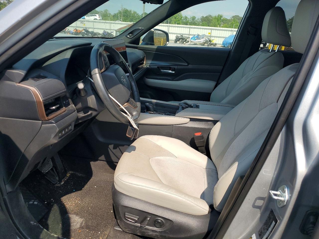 Toyota Grand High Max Platinum
