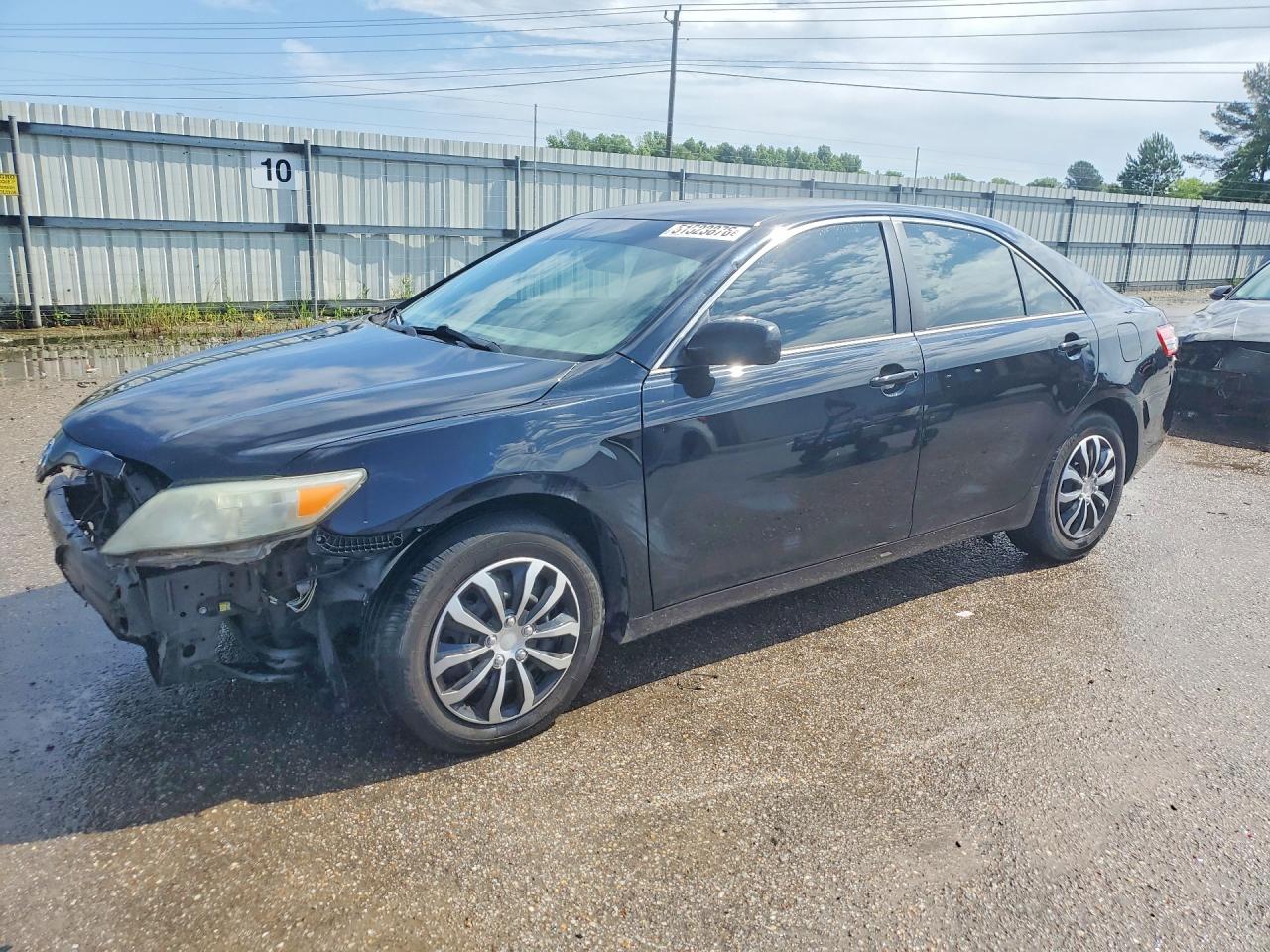 Salvage Toyota Camry Image