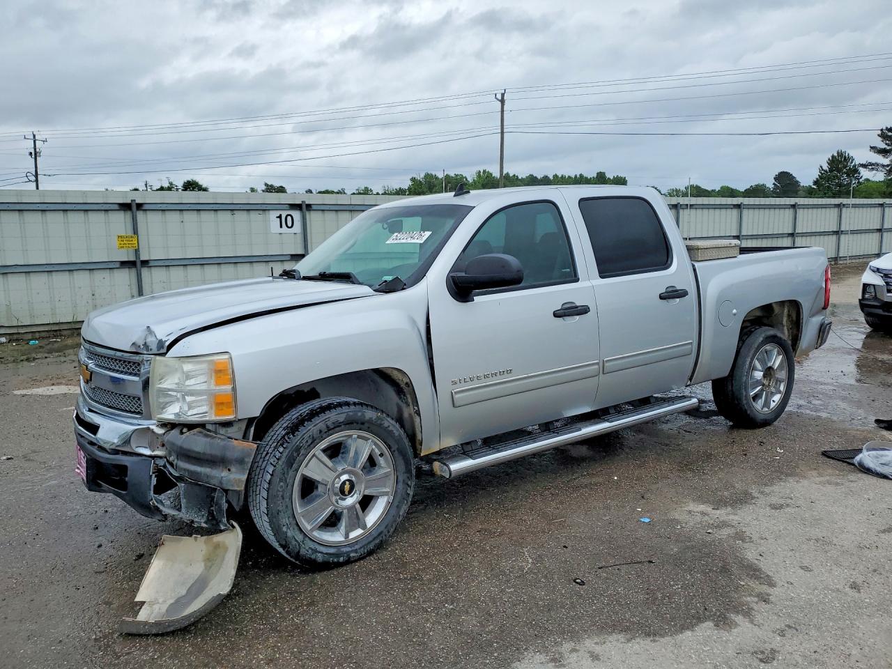 Salvage Chevrolet Silverado Image