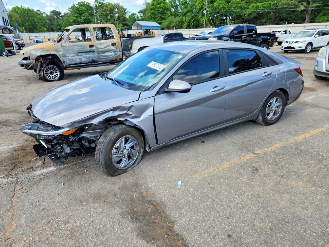 Salvage Hyundai ELANTRA Image