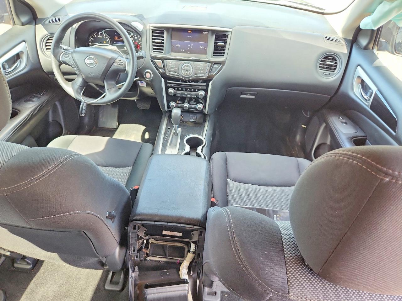 Nissan Pathfinder S