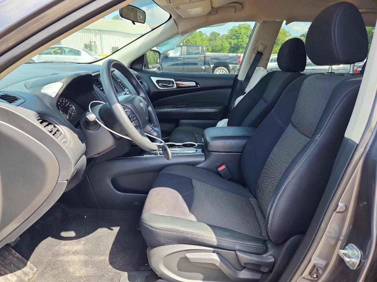 Nissan Pathfinder S