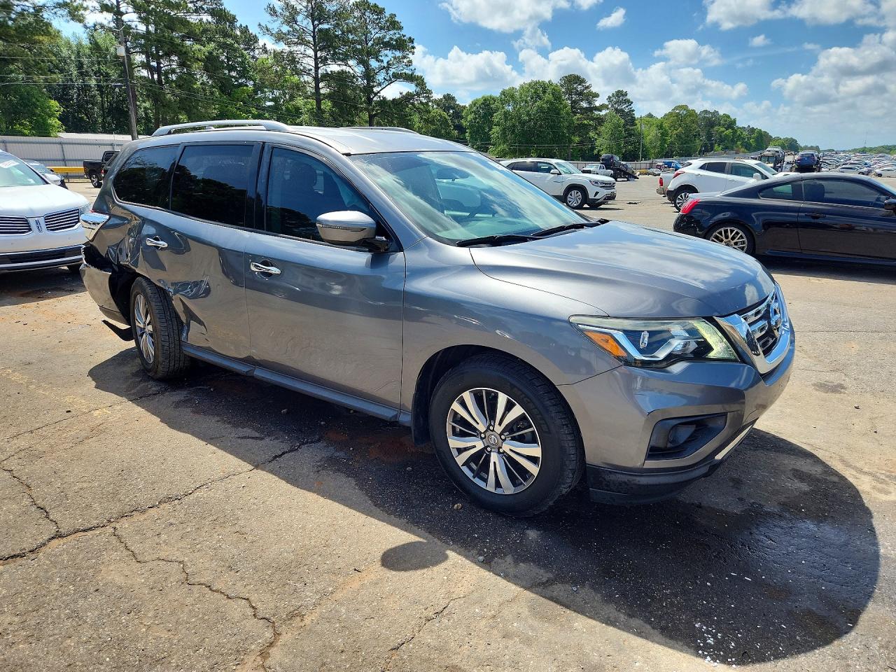 Nissan Pathfinder S