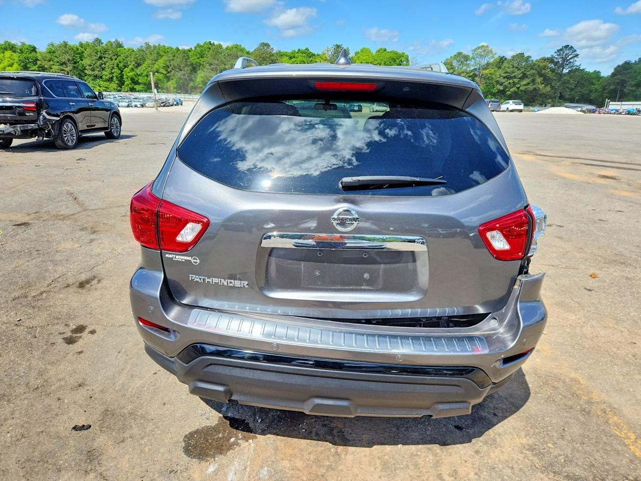 Nissan Pathfinder S