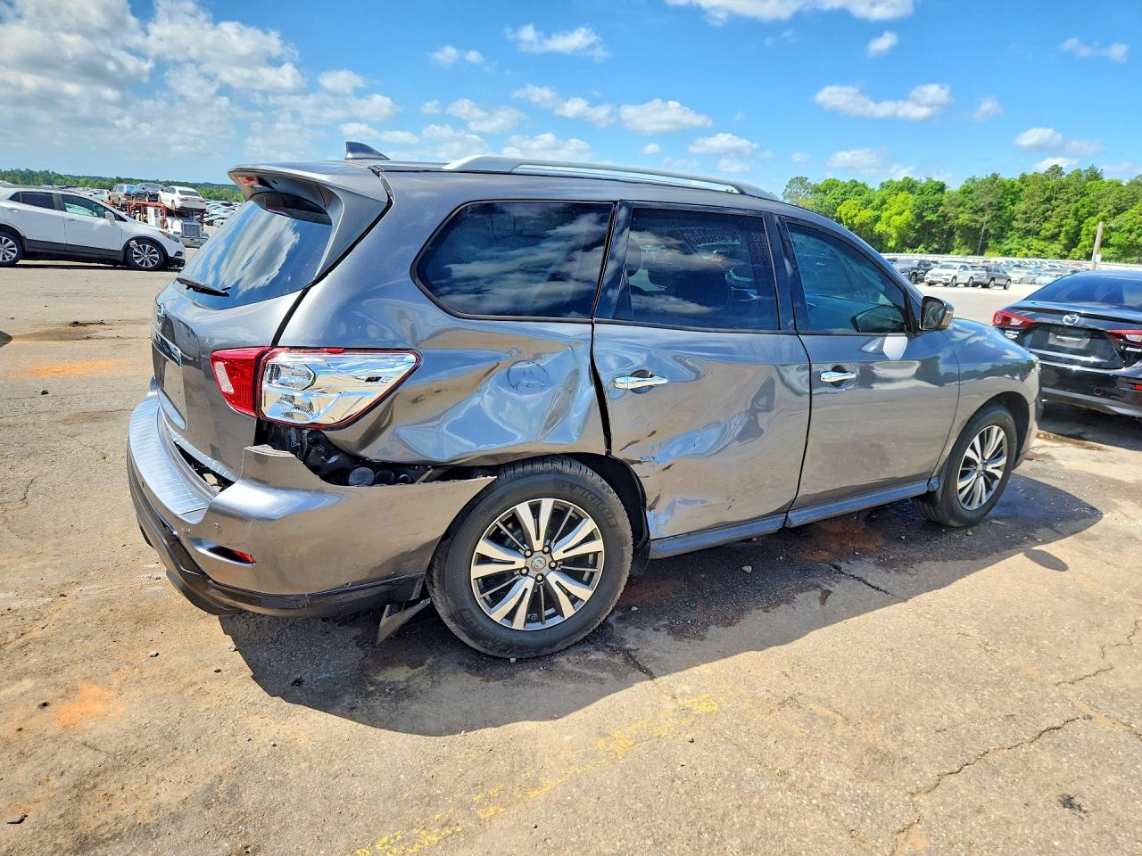 Nissan Pathfinder S