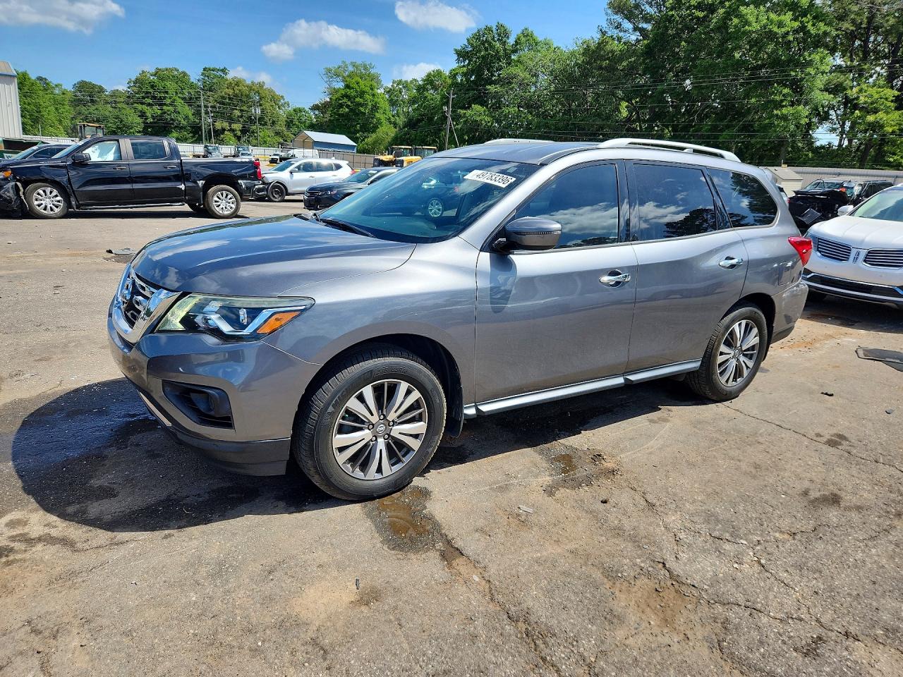 Salvage Nissan Pathfinder Image