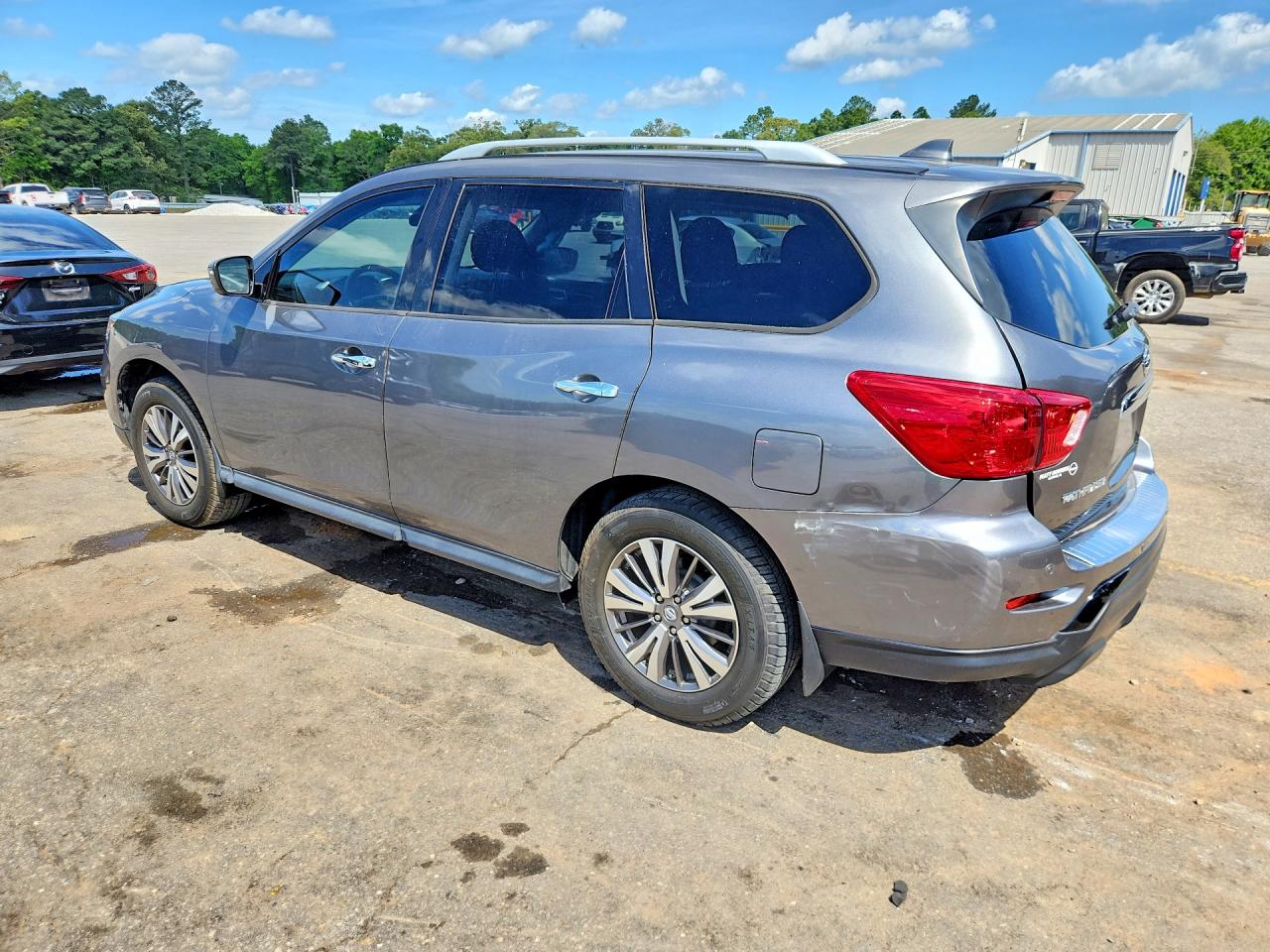 Nissan Pathfinder S