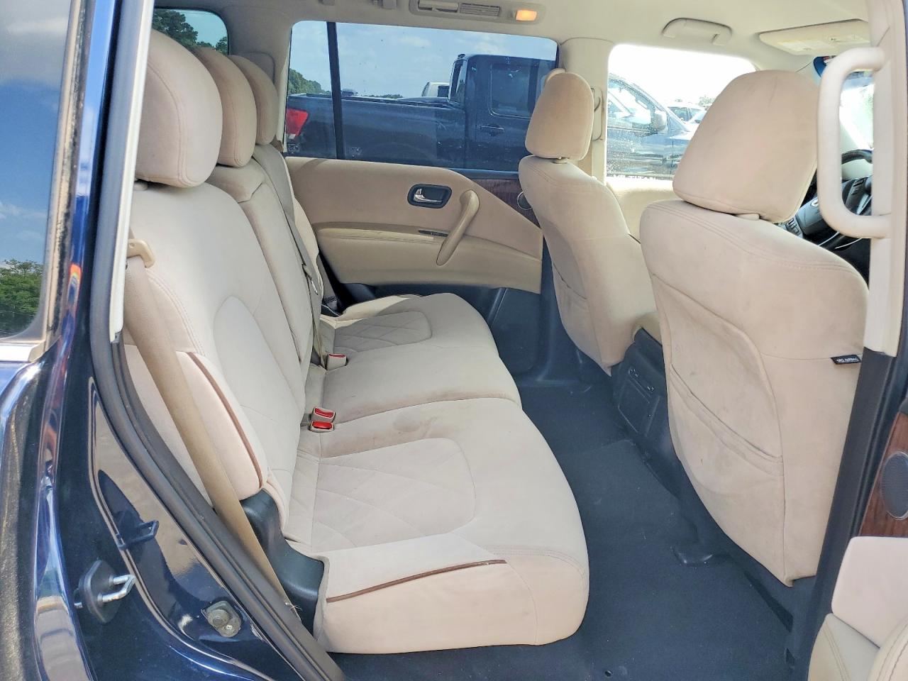 Nissan Armada Sv