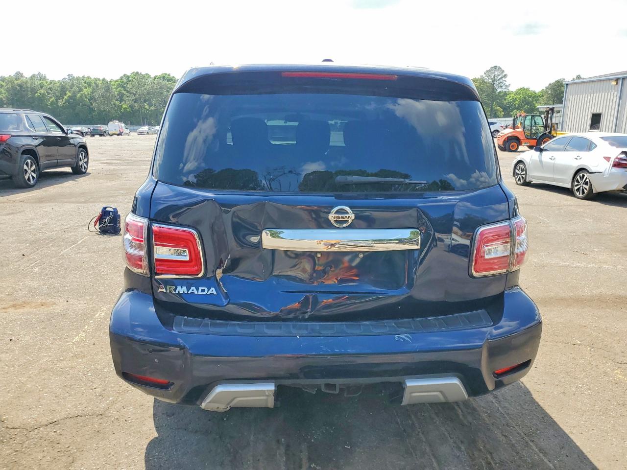 Nissan Armada Sv
