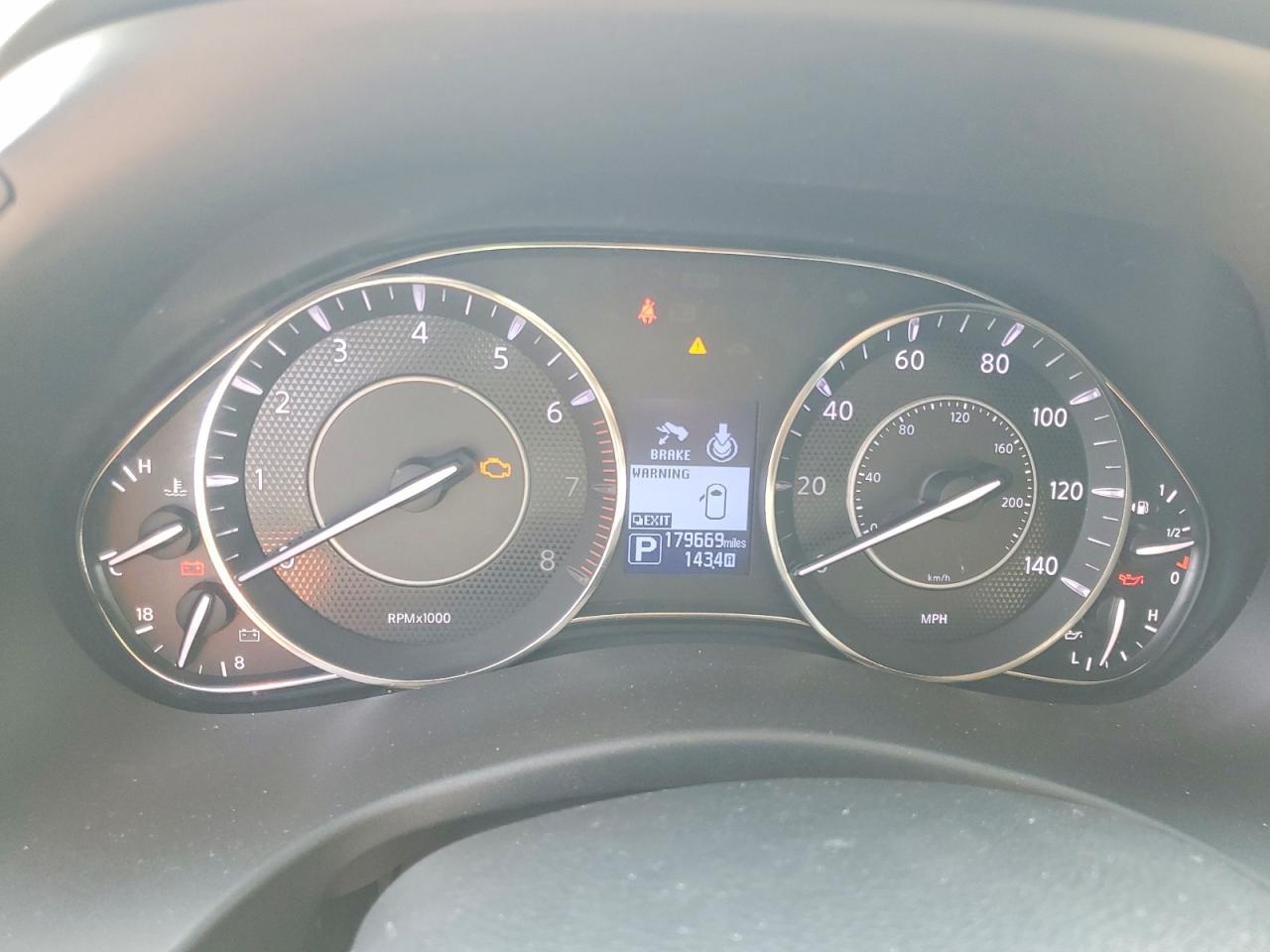 Nissan Armada Sv