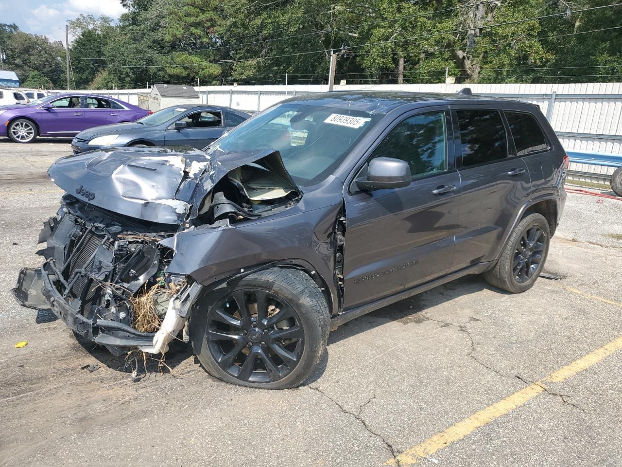 Salvage Jeep Cherokee Image