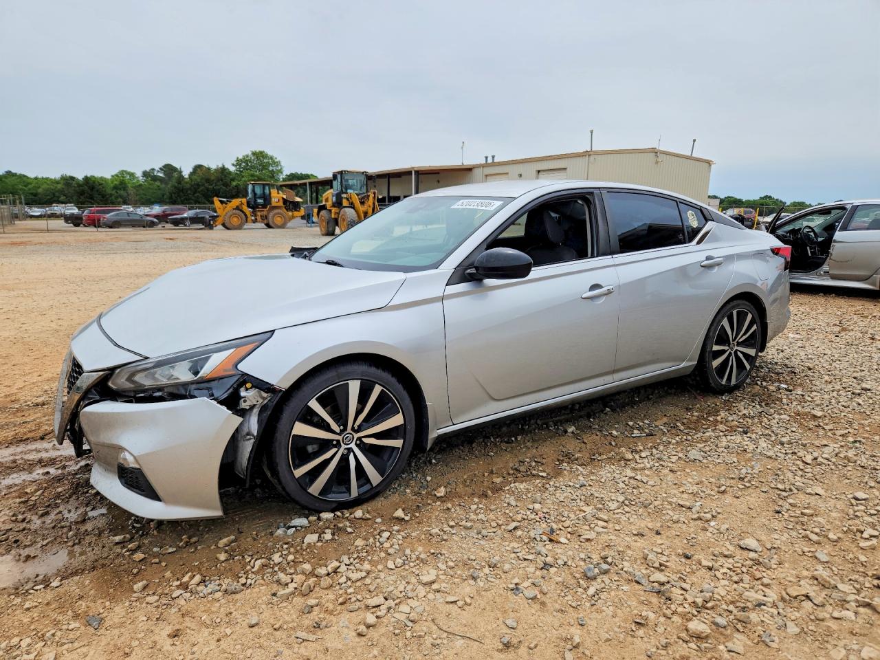 Salvage Nissan Altima Image