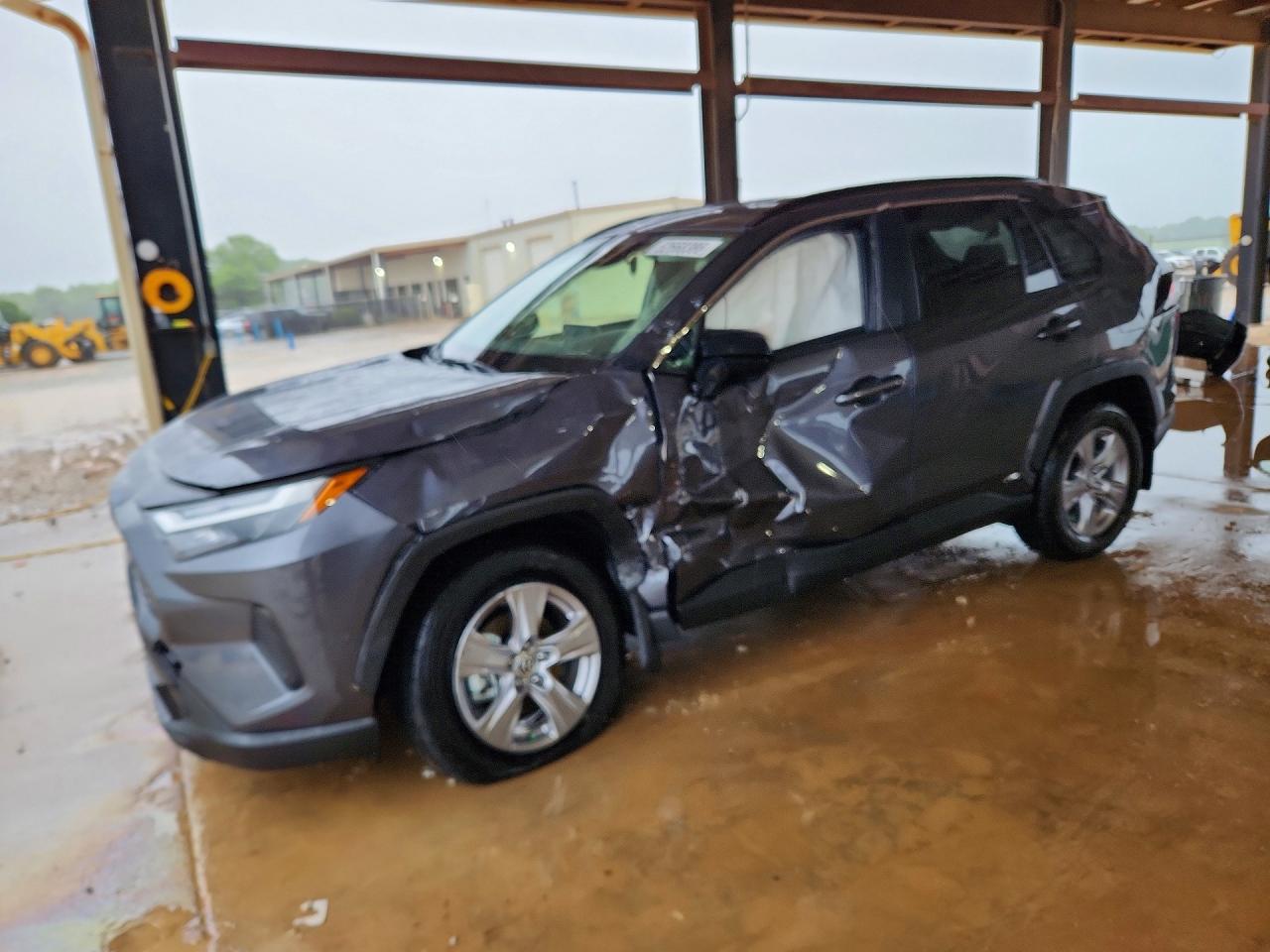Salvage Toyota RAV4 Image